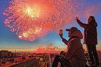 Лидеры двух стран отказались от поездки в Москву на парад Победы. Помощник Путина объяснил причины