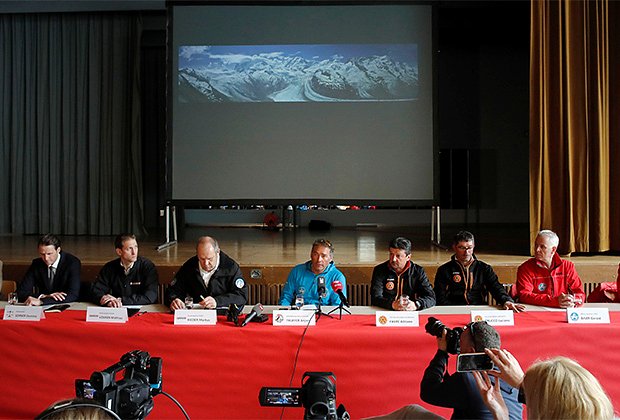 Пресс-конференция на горнолыжном курорте после исчезновения Хауба