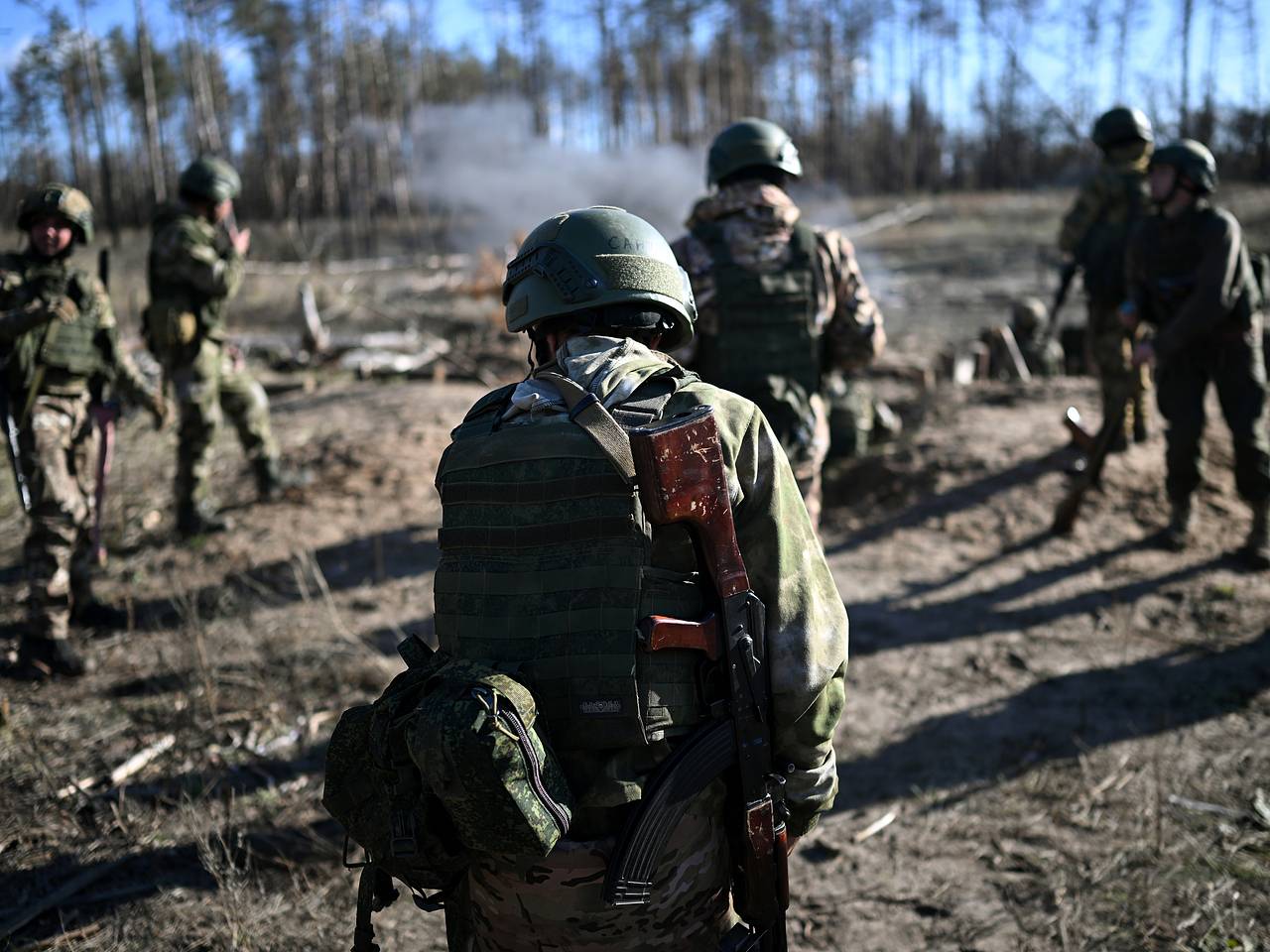 Власти объяснили выбитое стекло в утонувшей машине с бойцами СВО: Общество:  Россия: Lenta.ru