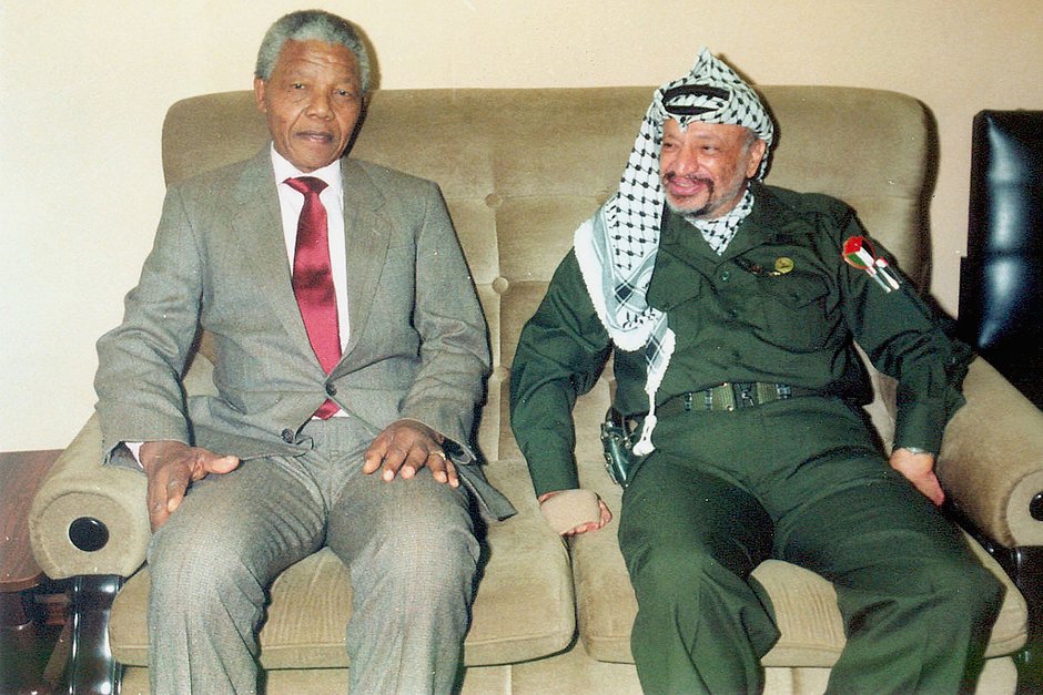 Нельсон Мандела и председатель Организации освобождения Палестины Ясир Арафат 