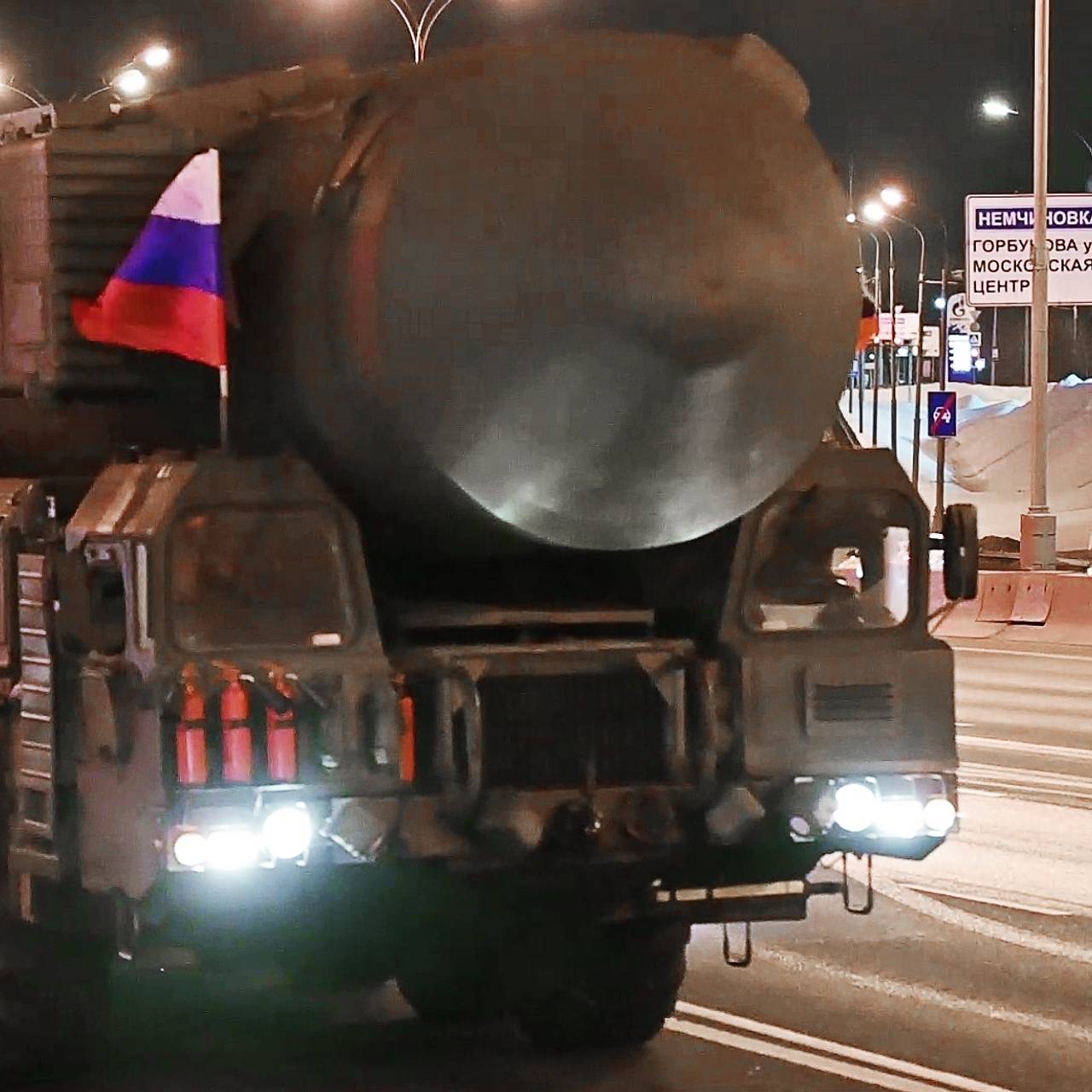 Технику Парада Победы начали перемещать в Москву