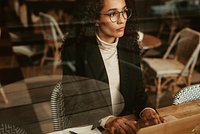 Синдром самозванца: что это, как проявляется, кто подвержен этому комплексу и как с «самозванством» бороться