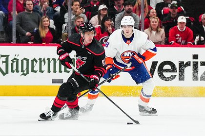 Kuznetsov’s goal and pass helped Carolina start the NHL playoffs with a victory