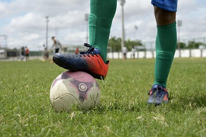 Girls’ football team wins boys’ tournament in England