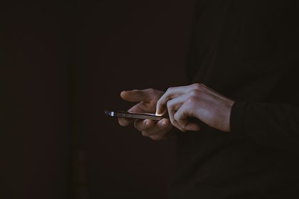 The work of AI on iPhone is described