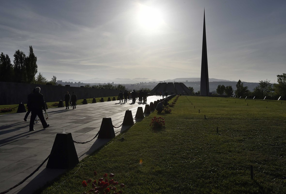 Комплекс «Цицернакаберд» («Крепость ласточки») в Ереване, установленный в память о катастрофе в Османской империи