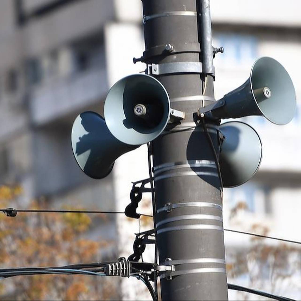 Сирена ракетной опасности в белгороде. Громкоговорители для оповещения. Система оповещения населения. Воздушная тревога. Сигнал воздушная тревога.