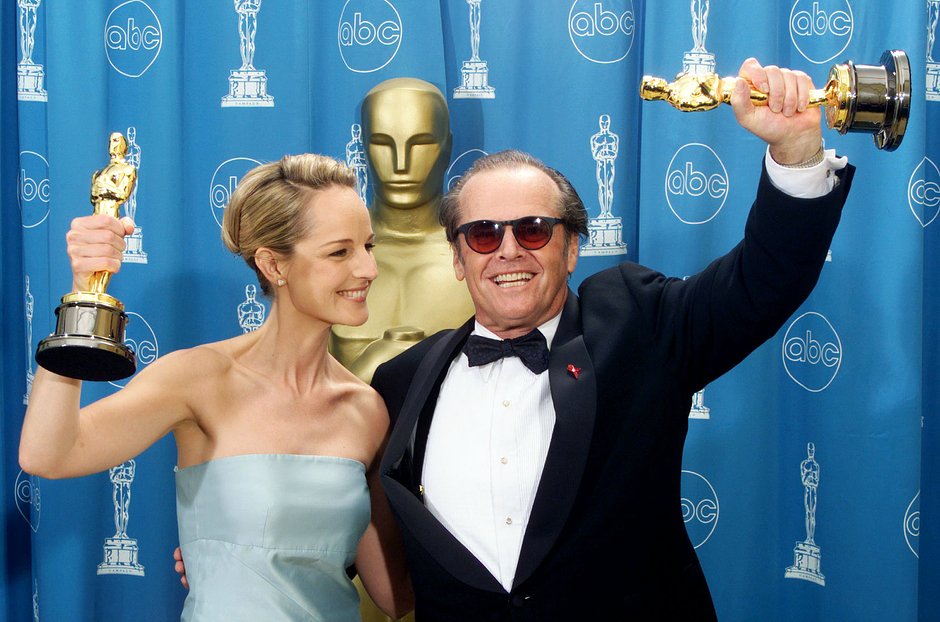 Джек Николсон и Хелен Хант после победы на 70-й церемонии вручения премии «Оскар»
