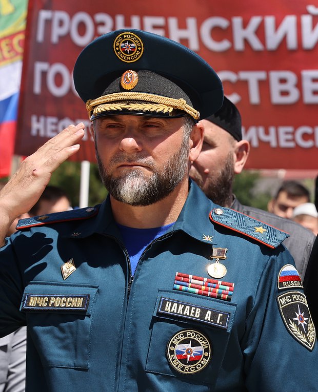 Полиция проверила инцидент на месте задержания главы МЧС Чечни. Нарушитель бил силовиков и угрожал им