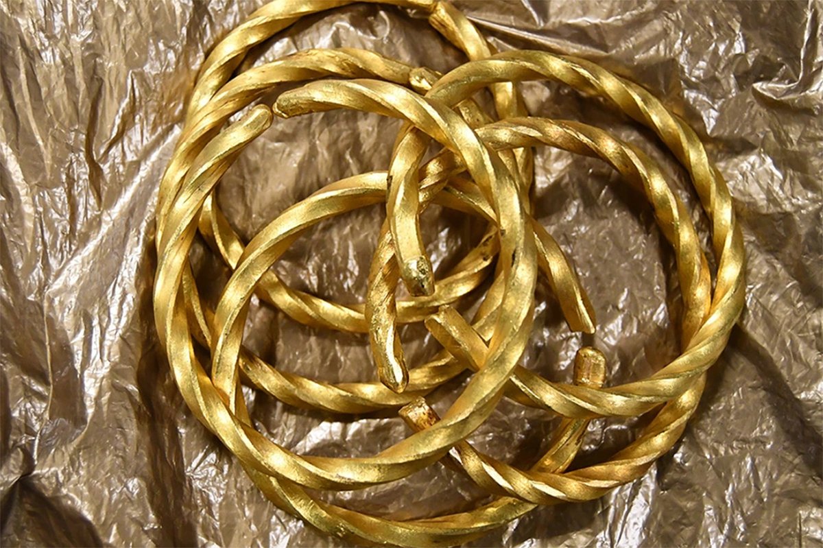 Найденные браслеты из переплавленного золота