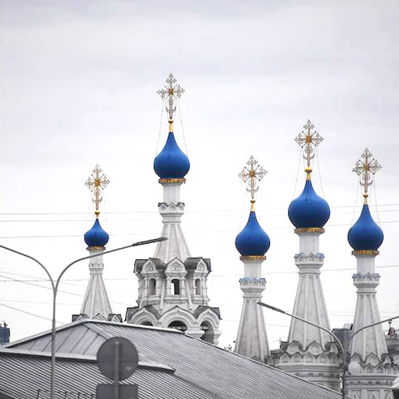 Священник РПЦ провел панихиду по Навальному. Его запретили в служении и  разжаловали: Общество: Россия: Lenta.ru