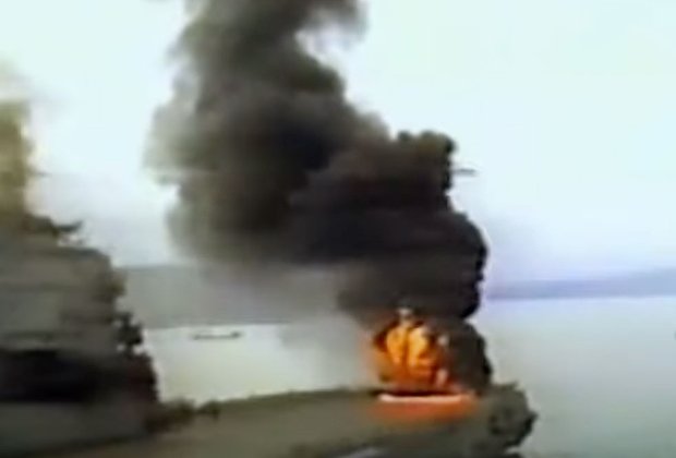 Кадры видеозаписи аварии Як-141 5 октября 1991 года, снятые с вертолета