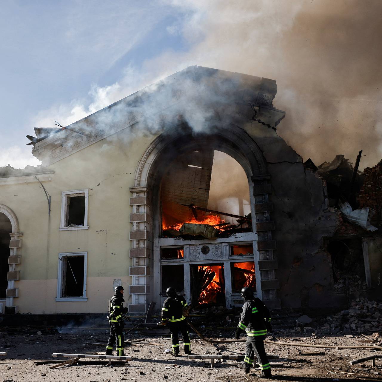 Подполье сообщило об ударе по поезду ВСУ в Балаклее: Украина: Бывший СССР:  Lenta.ru