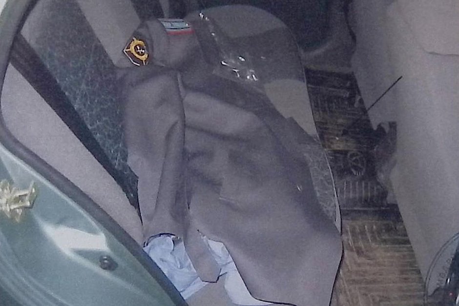 Форма майора Евсюкова на заднем сиденье Chevrolet Lanos Юрия Евтеева