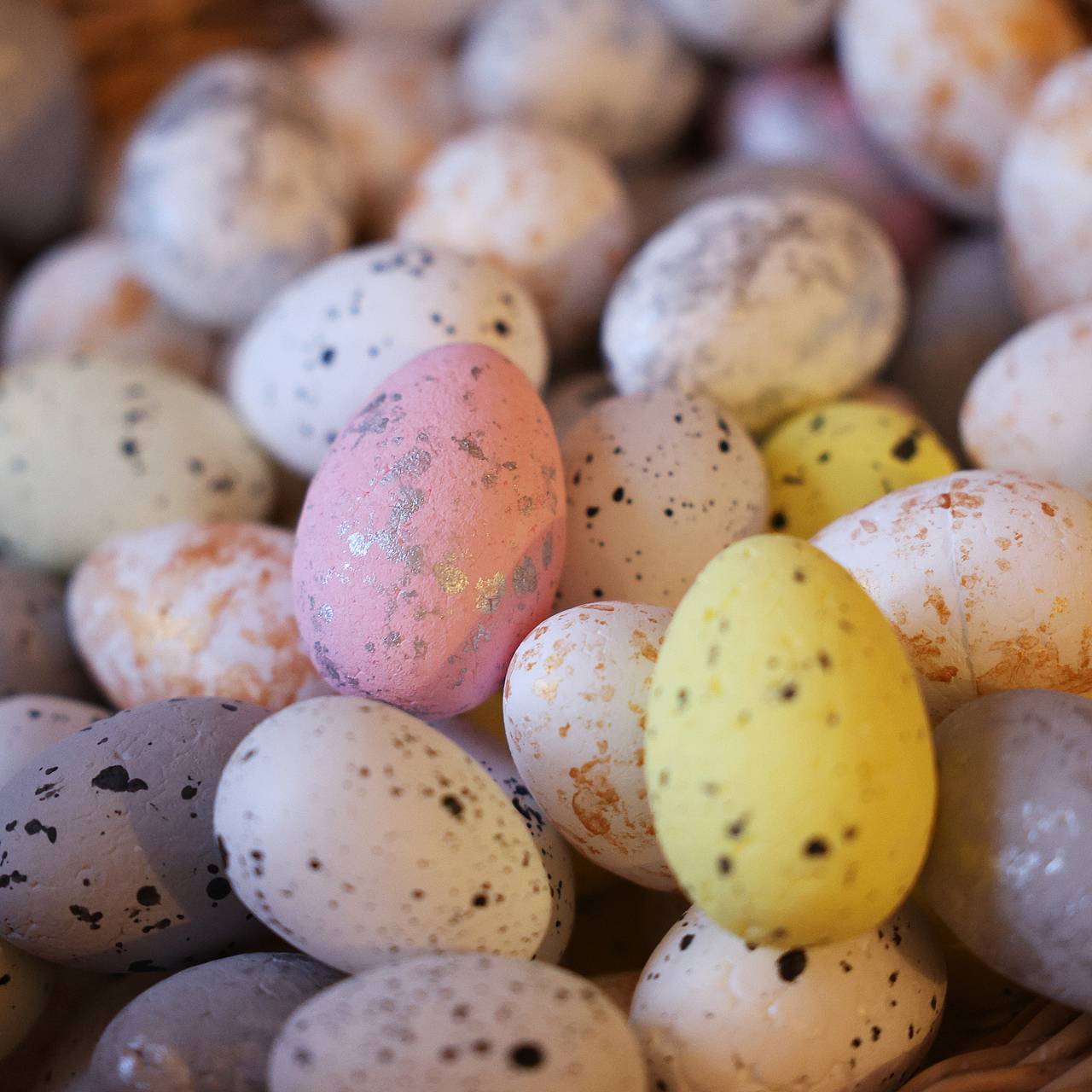 Как красить яйца с помощью кофе: получаются не только красивыми, но и ароматными