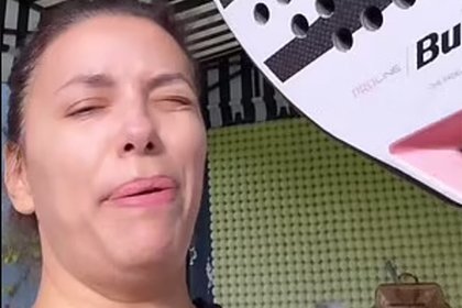 49-летняя Ева Лонгория без макияжа показала лицо с синяком