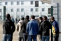 В Госдуме решили ограничить в правах мигрантов-нелегалов. Нарушителям запретят приобретать недвижимость и заключать брак