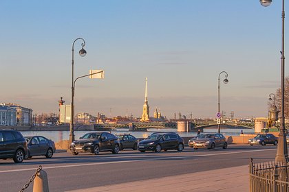 Водителя Mercedes объявили в розыск из-за выстрела в центре Петербурга