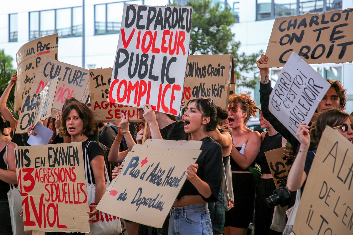 Жерара Депардье взяли под стражу в Париже. Десятки женщин обвиняли его в домогательствах и насилии