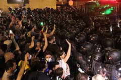 Полиция применила перцовый газ против протестующих в Тбилиси