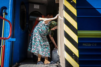 На Украине почти 300 тысячам внутренних переселенцев перестали выплачивать пенсии. Почему это произошло?