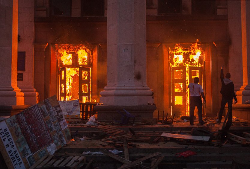 Пожар в здании областного совета профсоюзов