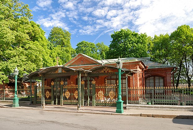 Домик Петра I на Петровской набережной