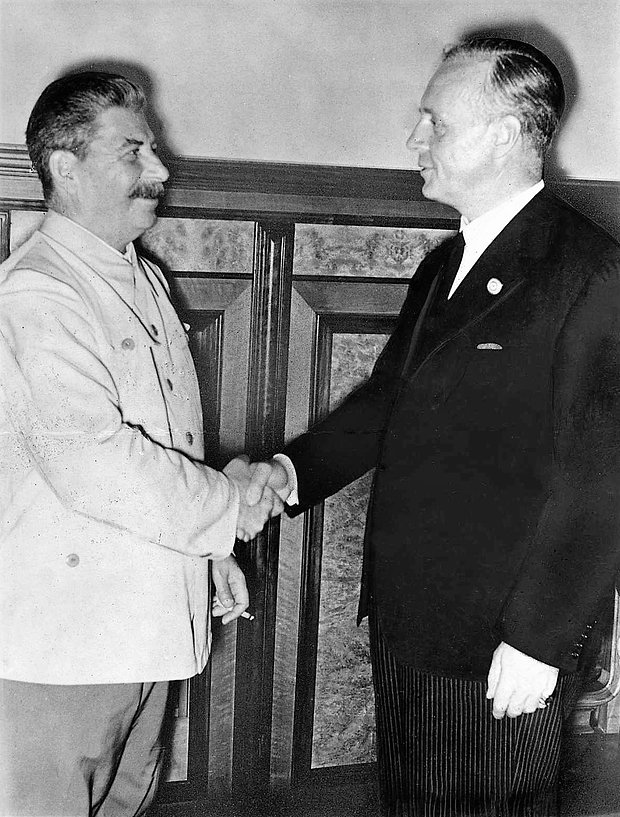 Сталин и министр иностранных дел Третьего рейха Риббентроп