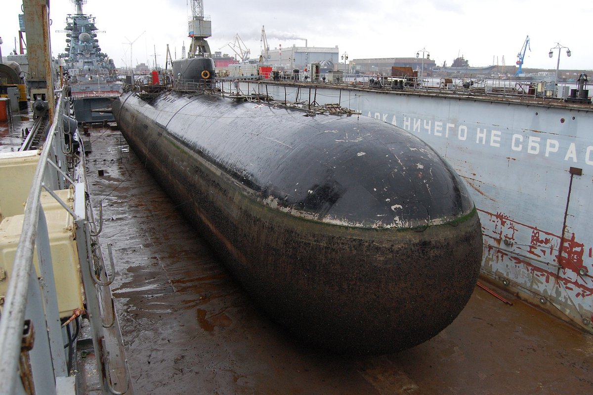 Атомная подводная лодка К-162 (К-222) перед утилизацией