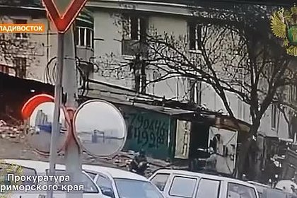В российском городе газовый баллон полетел и попал на видео
