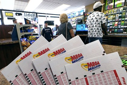 Женщина дважды за три месяца выиграла в лотерею миллион долларов