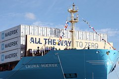 Захарова пообещала Дании последствия за ограничения для танкеров из России