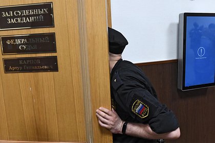 Обвиняемого в реабилитации нацизма российского блогера арестовали за мат