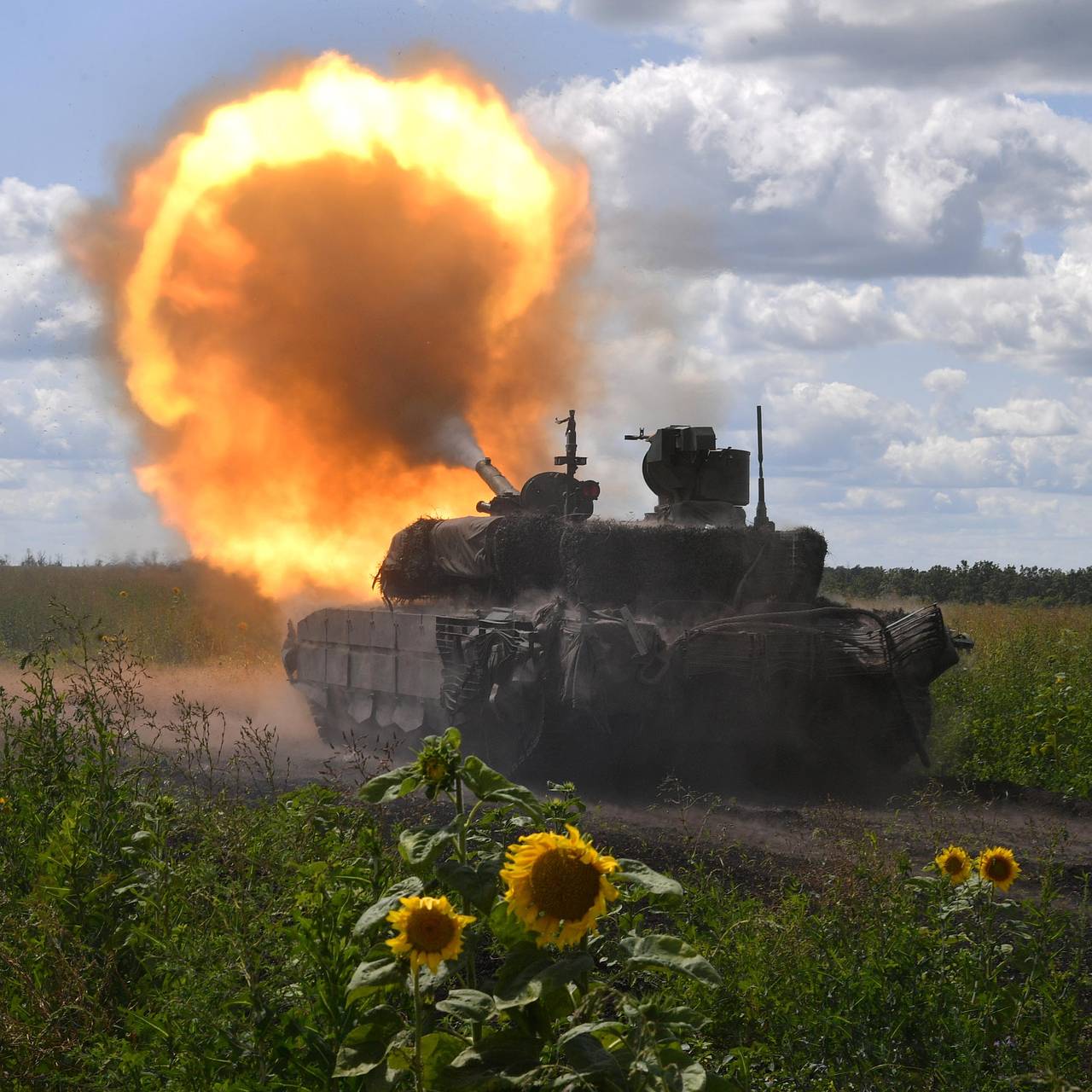 Российским военным передали танки Т-90М и Т-72Б3М: Оружие: Наука и техника:  Lenta.ru