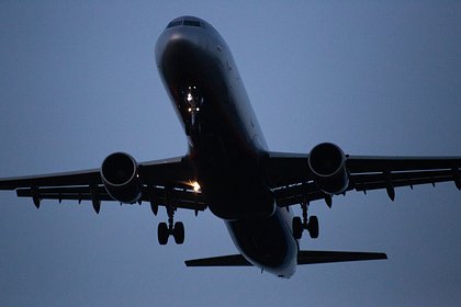 Пассажирский самолет подал сигнал тревоги и повернул на Москву