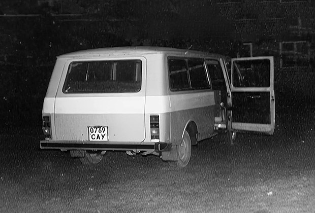 Микроавтобус РАФ-2203, брошенный беглыми арестантами