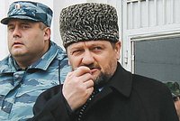 «У него были коварные враги» 20 лет назад взорвали Ахмата Кадырова. Кто стоял за терактом на стадионе в Грозном?