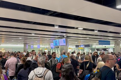 В британских аэропортах возник хаос из-за сбоя в системе пограничного контроля