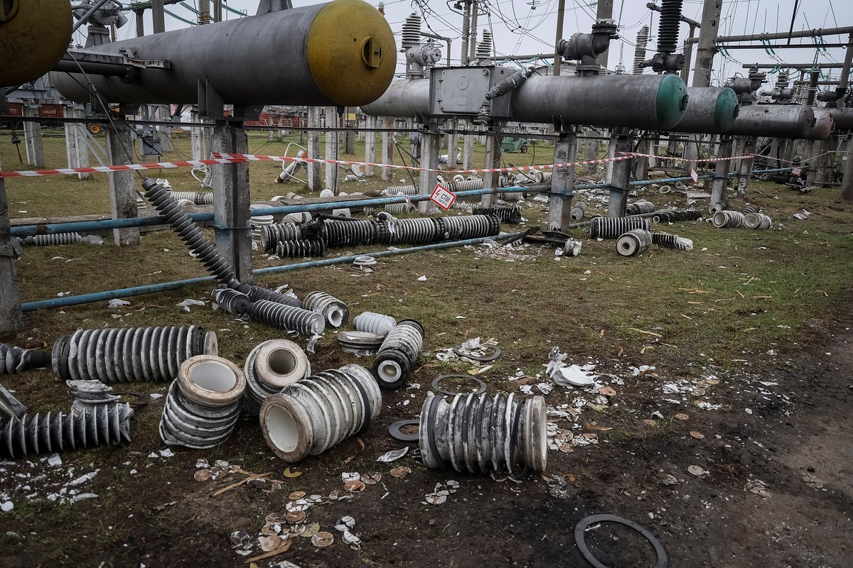 На Украине заявили о массовых атаках на объекты энергетики. По всей стране дважды за ночь объявляли тревогу