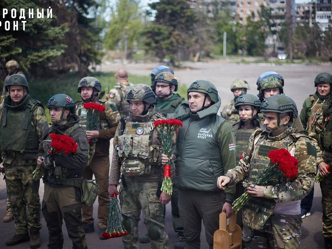 Народный фронт ДНР привезли огонь памяти в Авдеевку ко Дню Победы: Регионы:  Россия: Lenta.ru