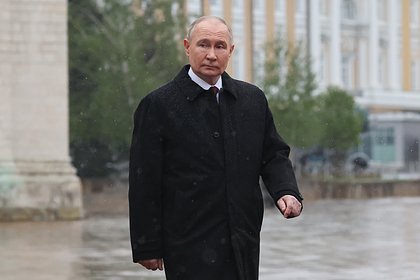 Путин поздравил участников парада с Днем Победы