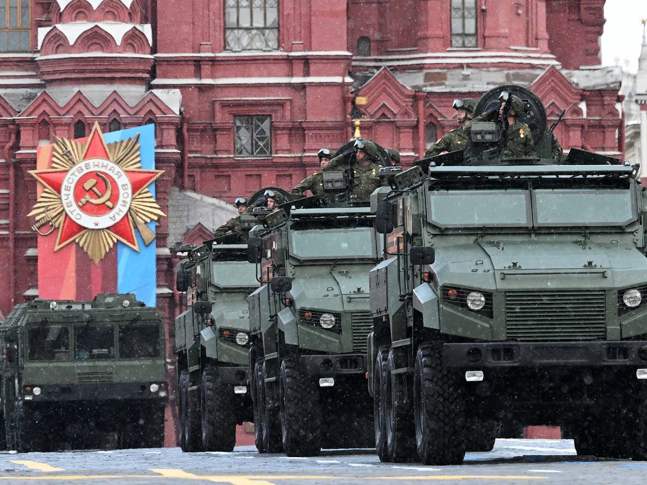 Военный эксперт высказался об особенностях парада Победы на Красной  площади: Политика: Россия: Lenta.ru