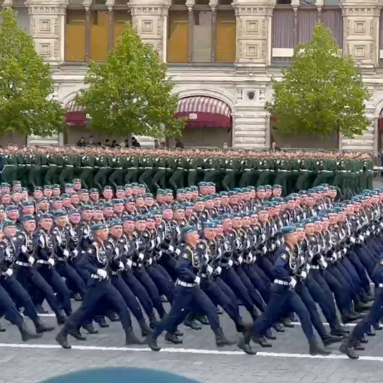 Военкор опубликовал видео с десантниками и описал их марш словом «отожгли»:  Общество: Россия: Lenta.ru