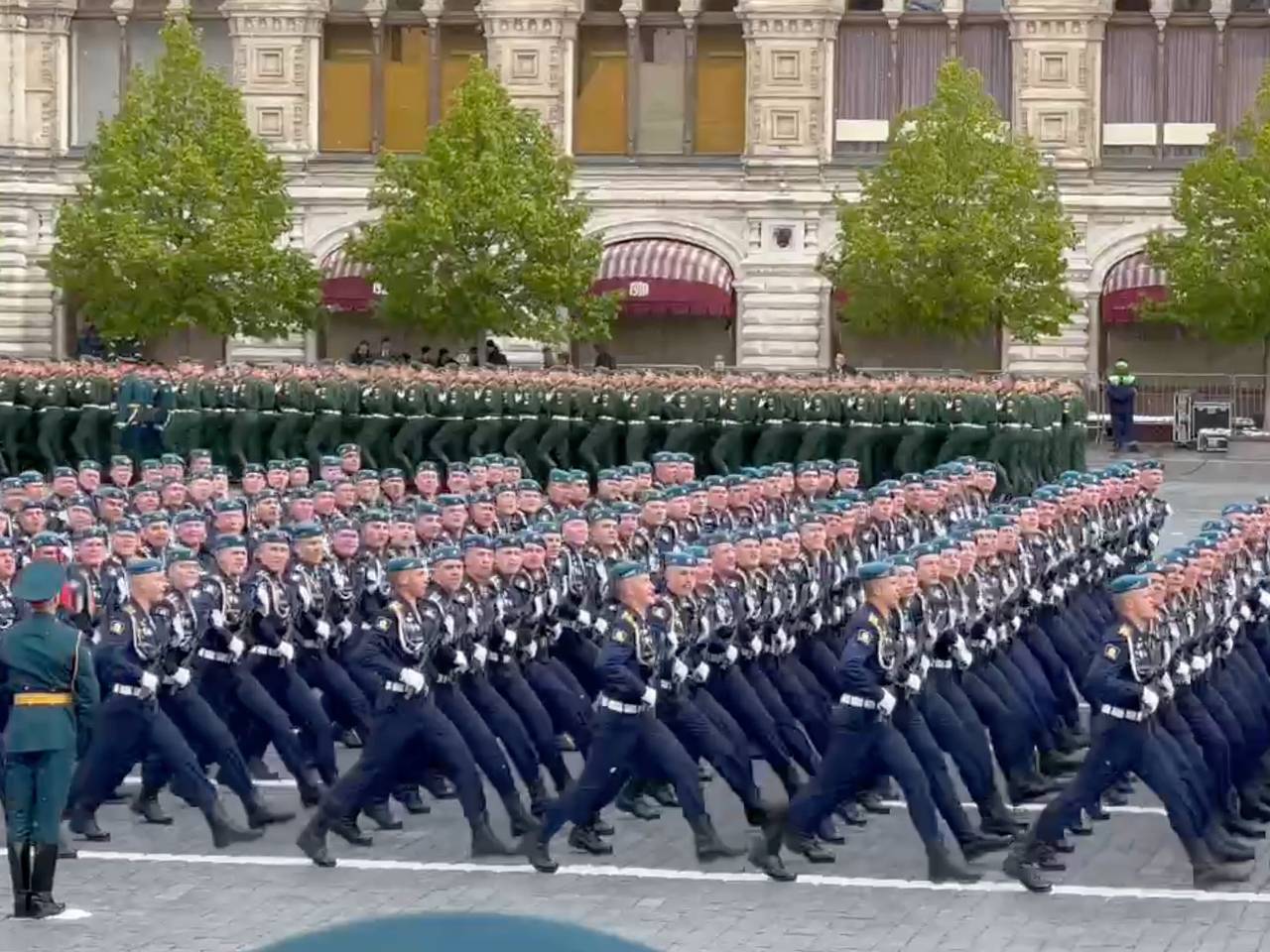 Военкор опубликовал видео с десантниками и описал их марш словом «отожгли»:  Общество: Россия: Lenta.ru