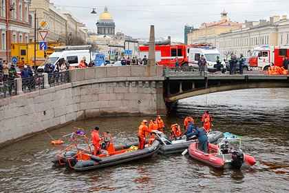 Водителя упавшего в воду в Петербурге автобуса задержали