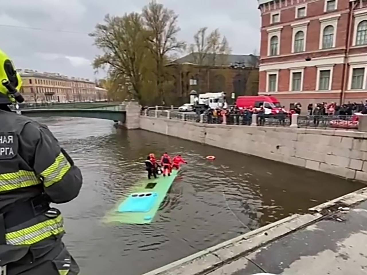 Спасших пассажиров автобуса в Петербурге дагестанцев представят к  госнаградам: Общество: Россия: Lenta.ru