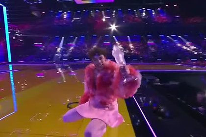 Победитель «Евровидения-2024» случайно разбил статуэтку