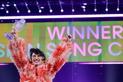 Победитель «Евровидения-2024» разбил награду, едва ее получив. Чем запомнился финал песенного конкурса?