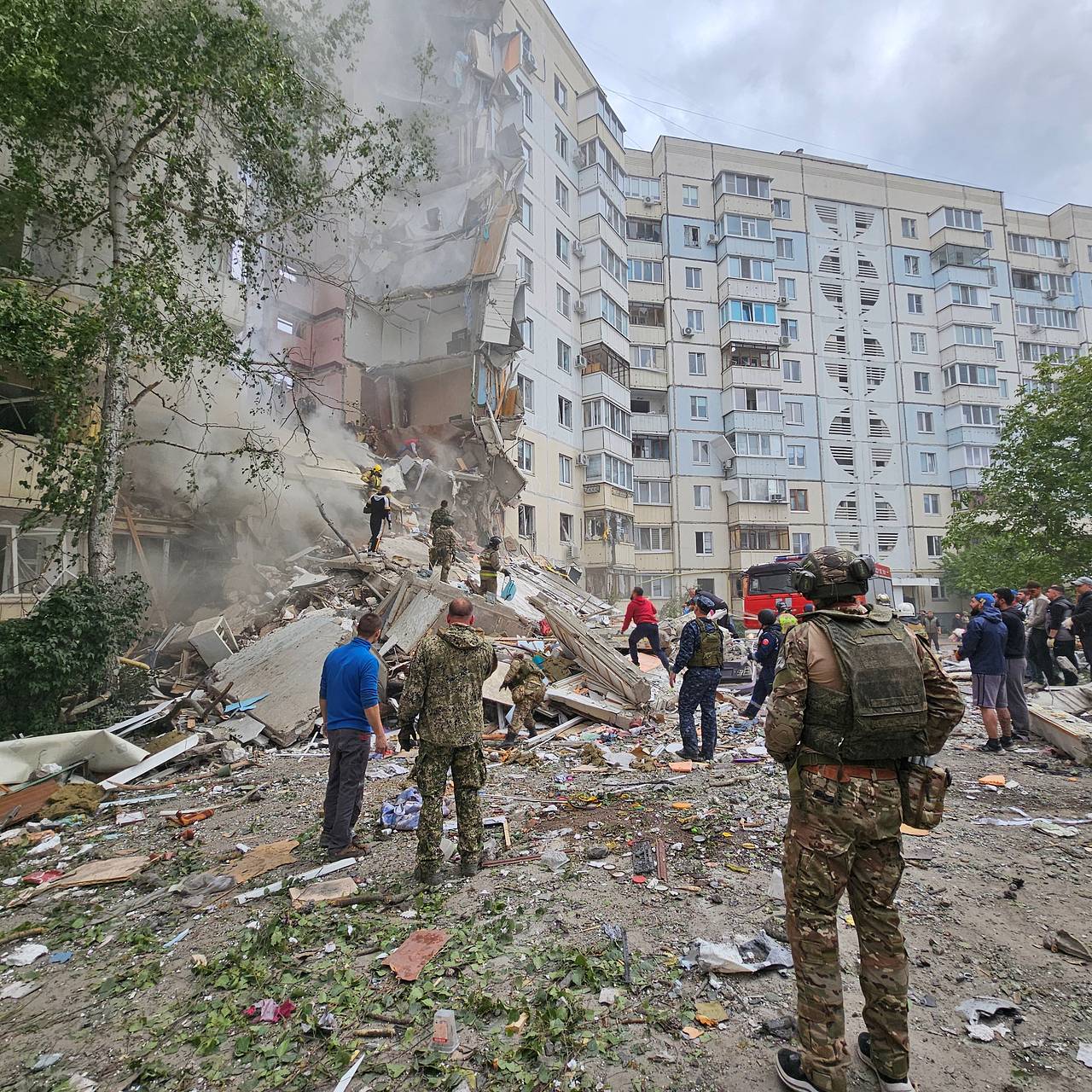 Для жителей частично обрушившегося в Белгороде дома организовали ПВР:  Происшествия: Россия: Lenta.ru