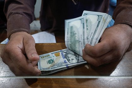 Доллару предрекли ослабление из-за санкций